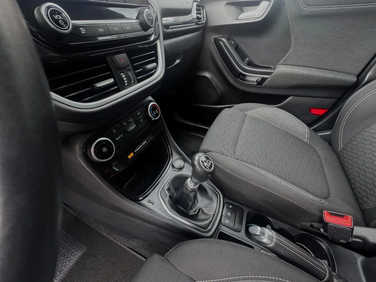 Ford Puma 1.0 EcoBoost MHEV Titanium 9