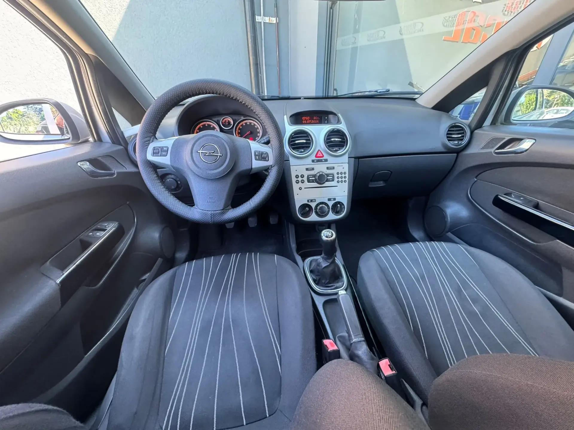Opel Corsa 1.2 Cosmo 10