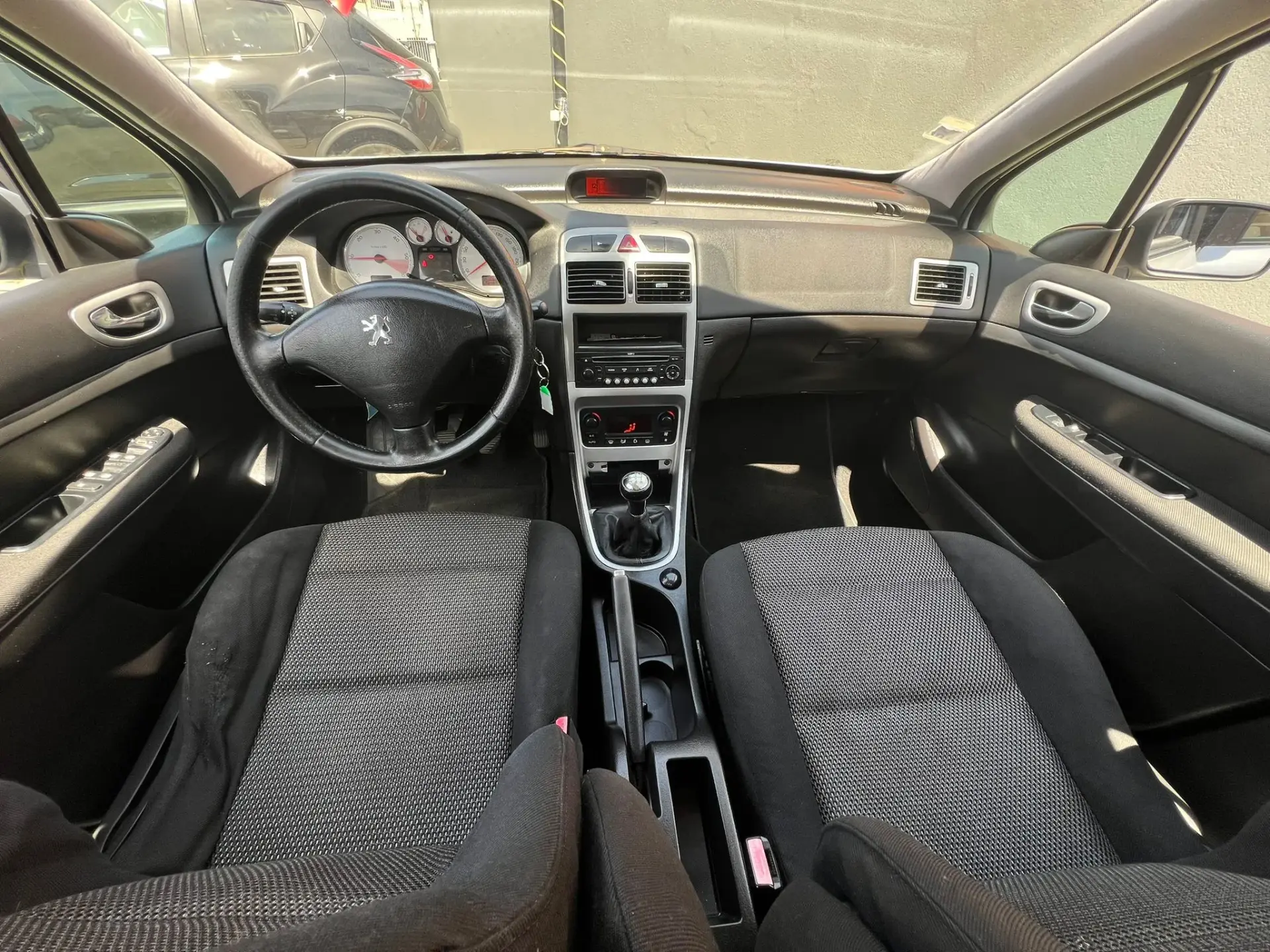 Peugeot 307 SW 1.6 HDi Black & Silver 10