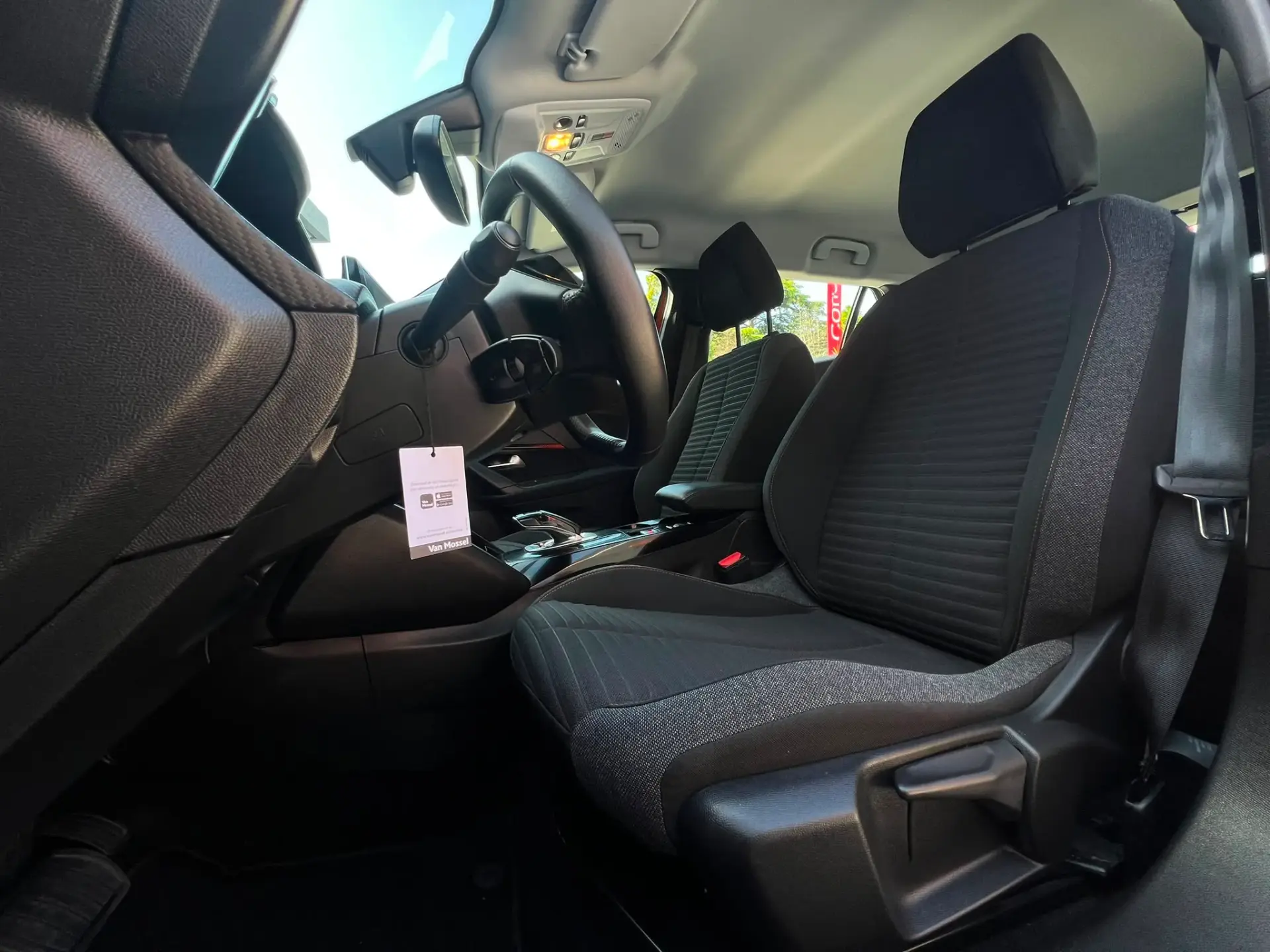 Peugeot e-2008 50 kWh Active Pack 15
