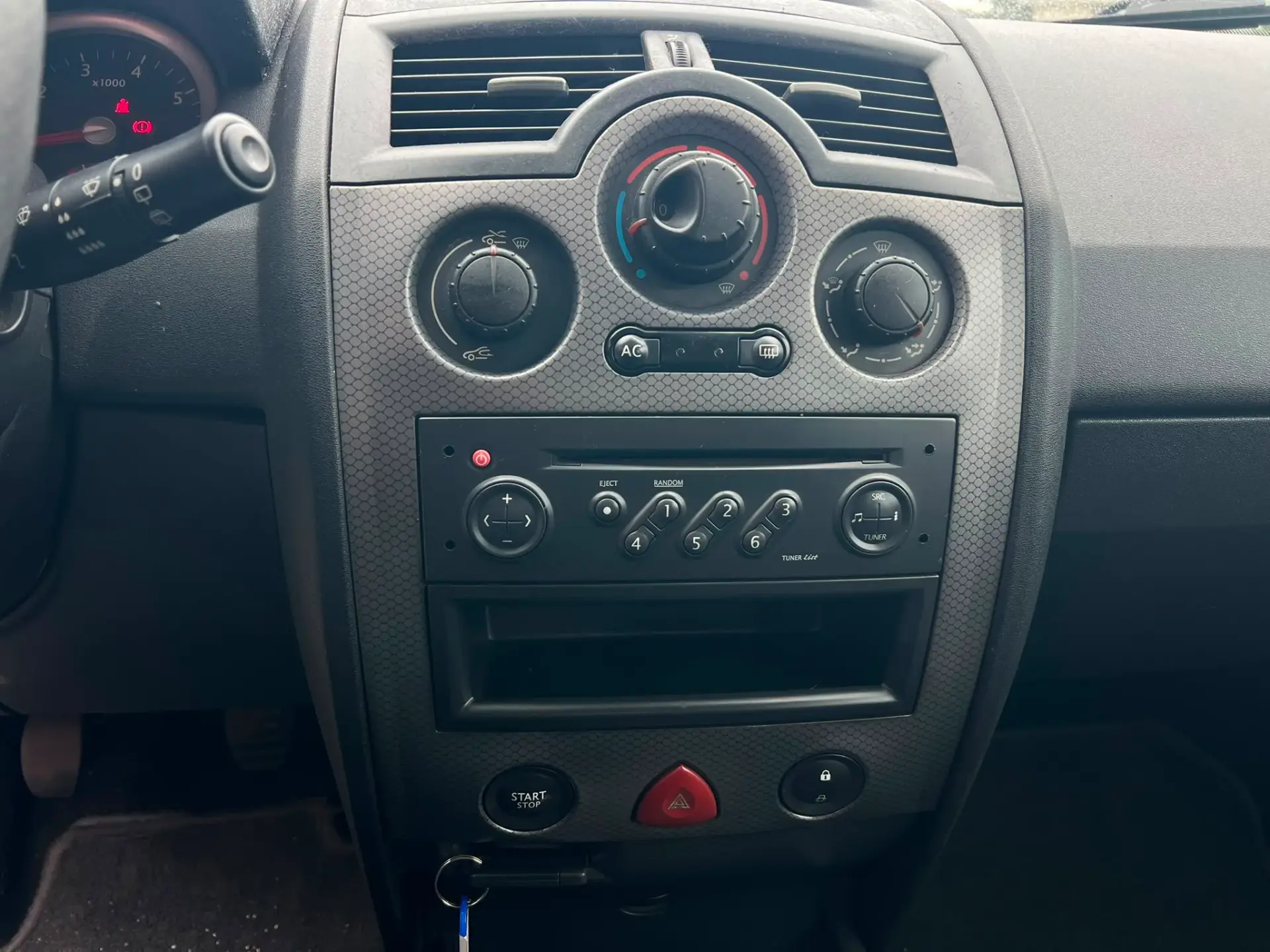 Renault Mégane 1.5 dCi C. Authentique 10