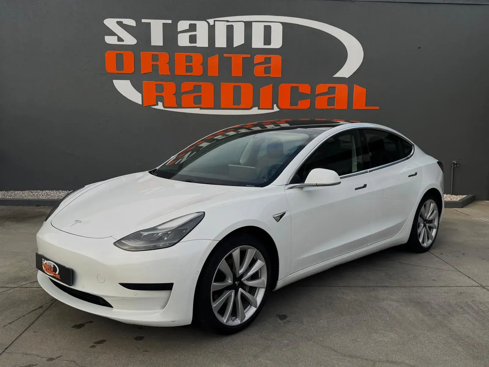 Tesla Model 3 Standard Range Plus RWD 1