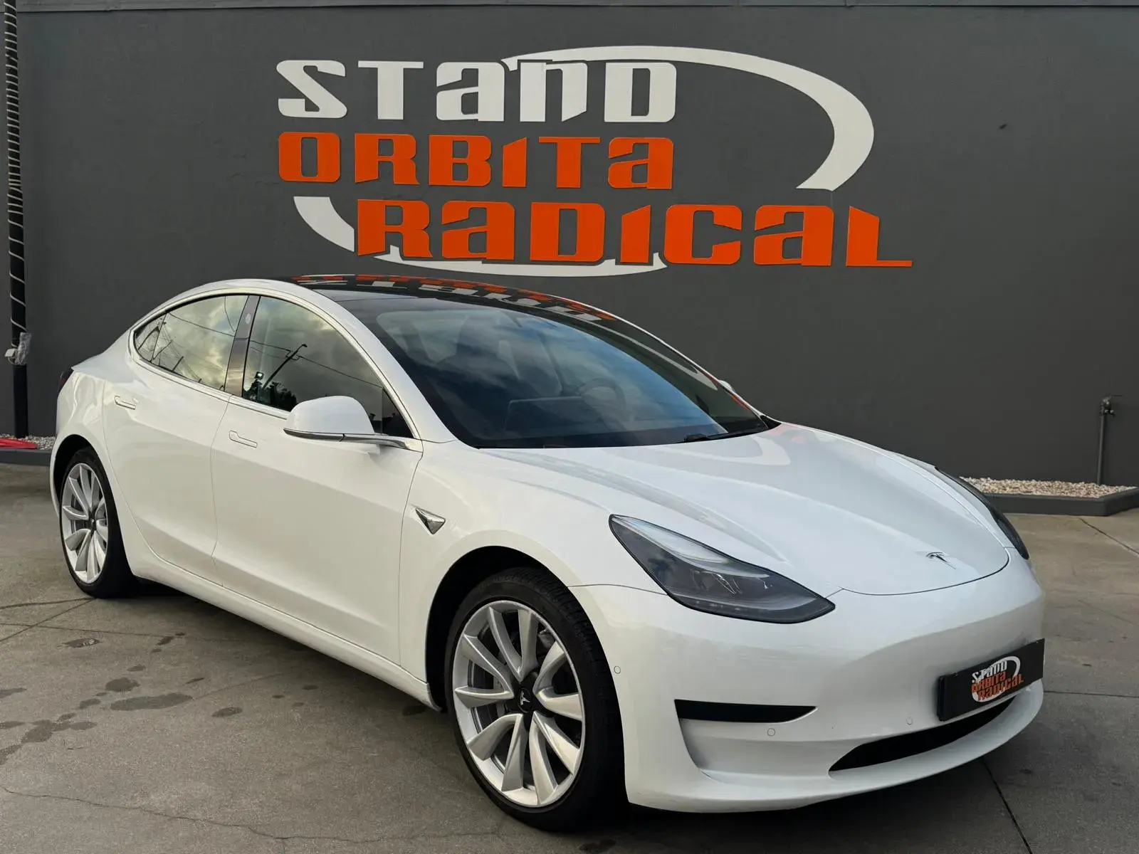Tesla Model 3 Standard Range Plus RWD 3