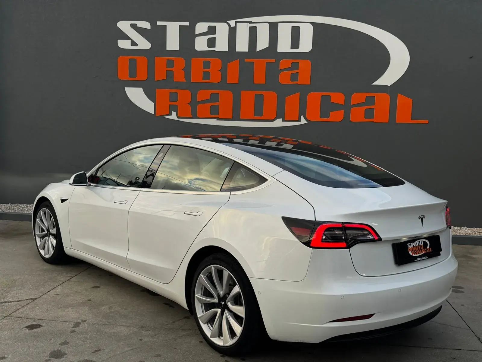 Tesla Model 3 Standard Range Plus RWD 4