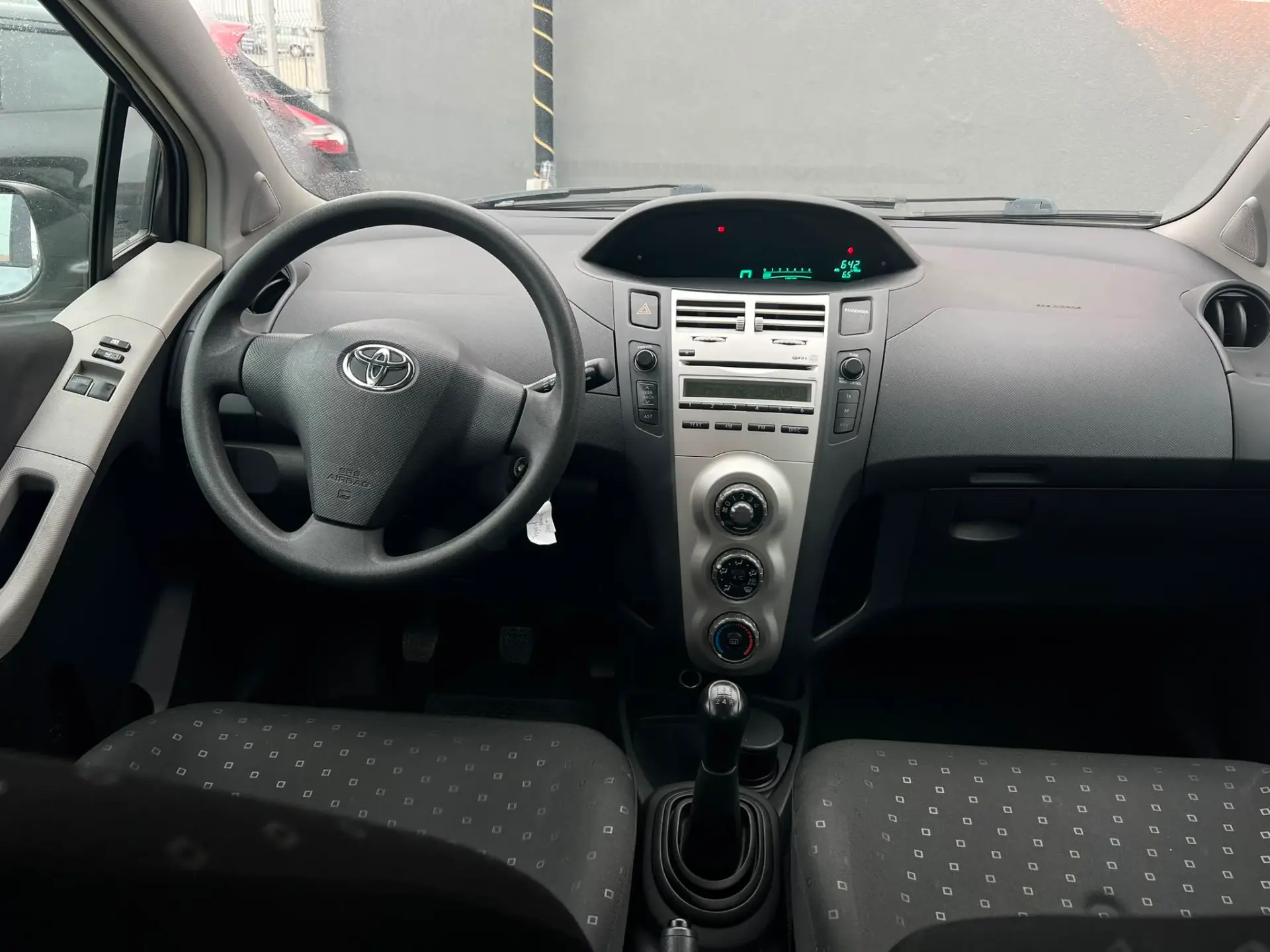 Toyota Yaris 1.0 VVT-i AC 5