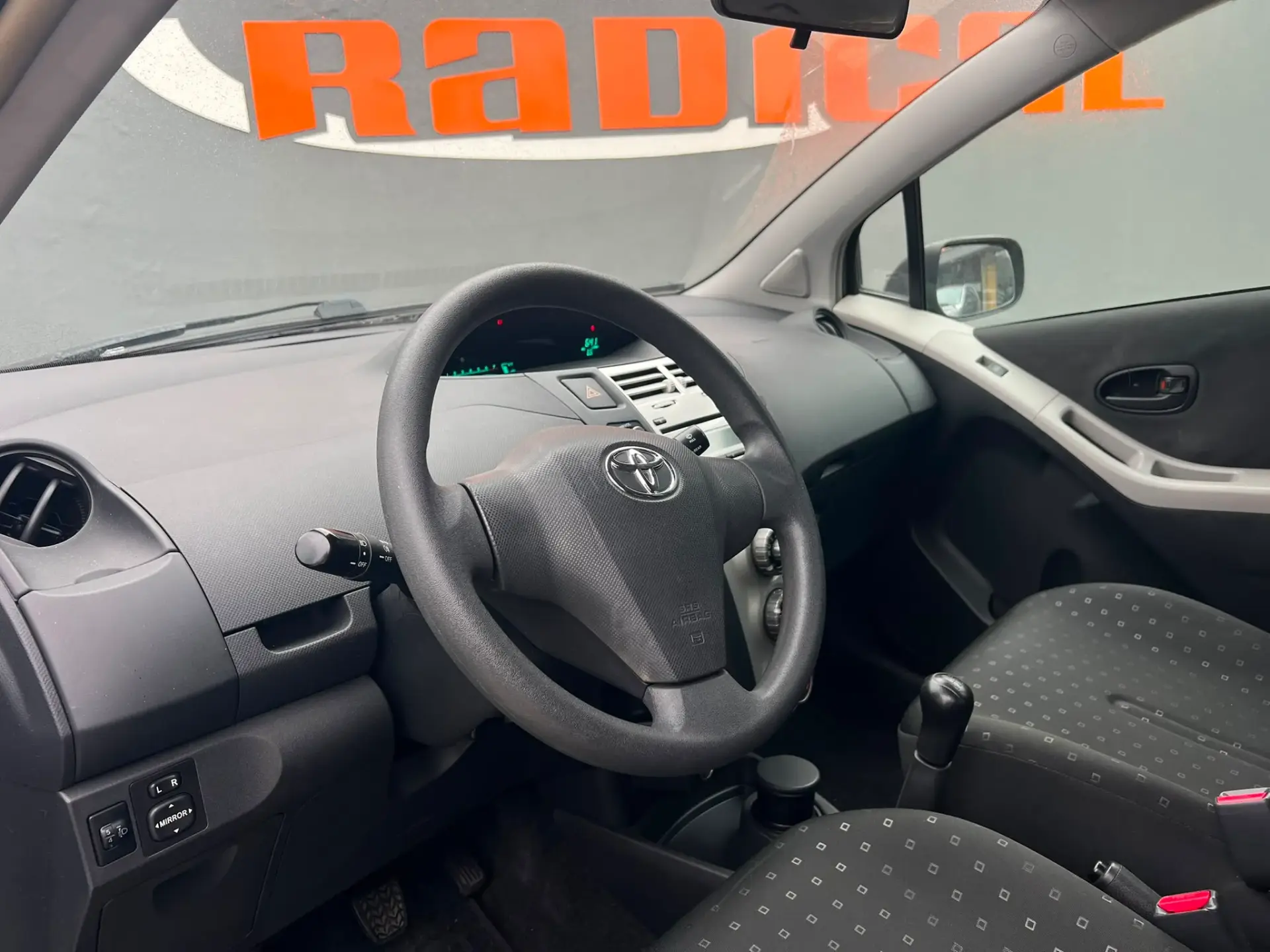 Toyota Yaris 1.0 VVT-i AC 9