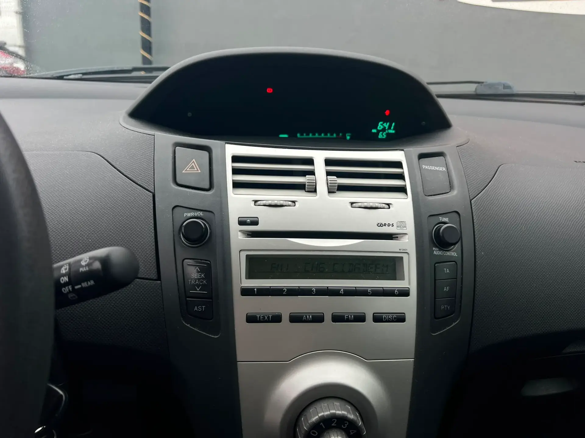 Toyota Yaris 1.0 VVT-i AC 11