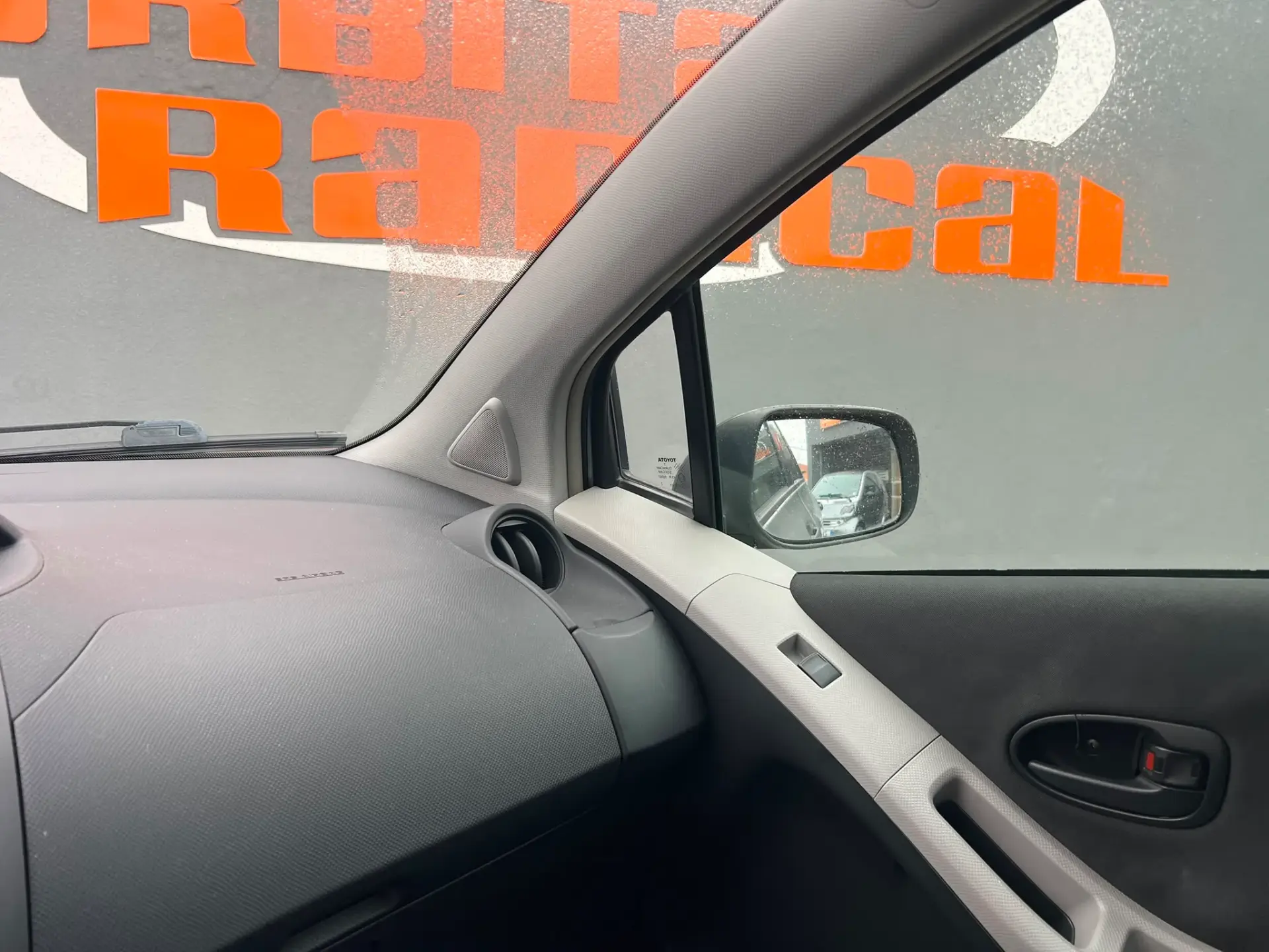 Toyota Yaris 1.0 VVT-i AC 13