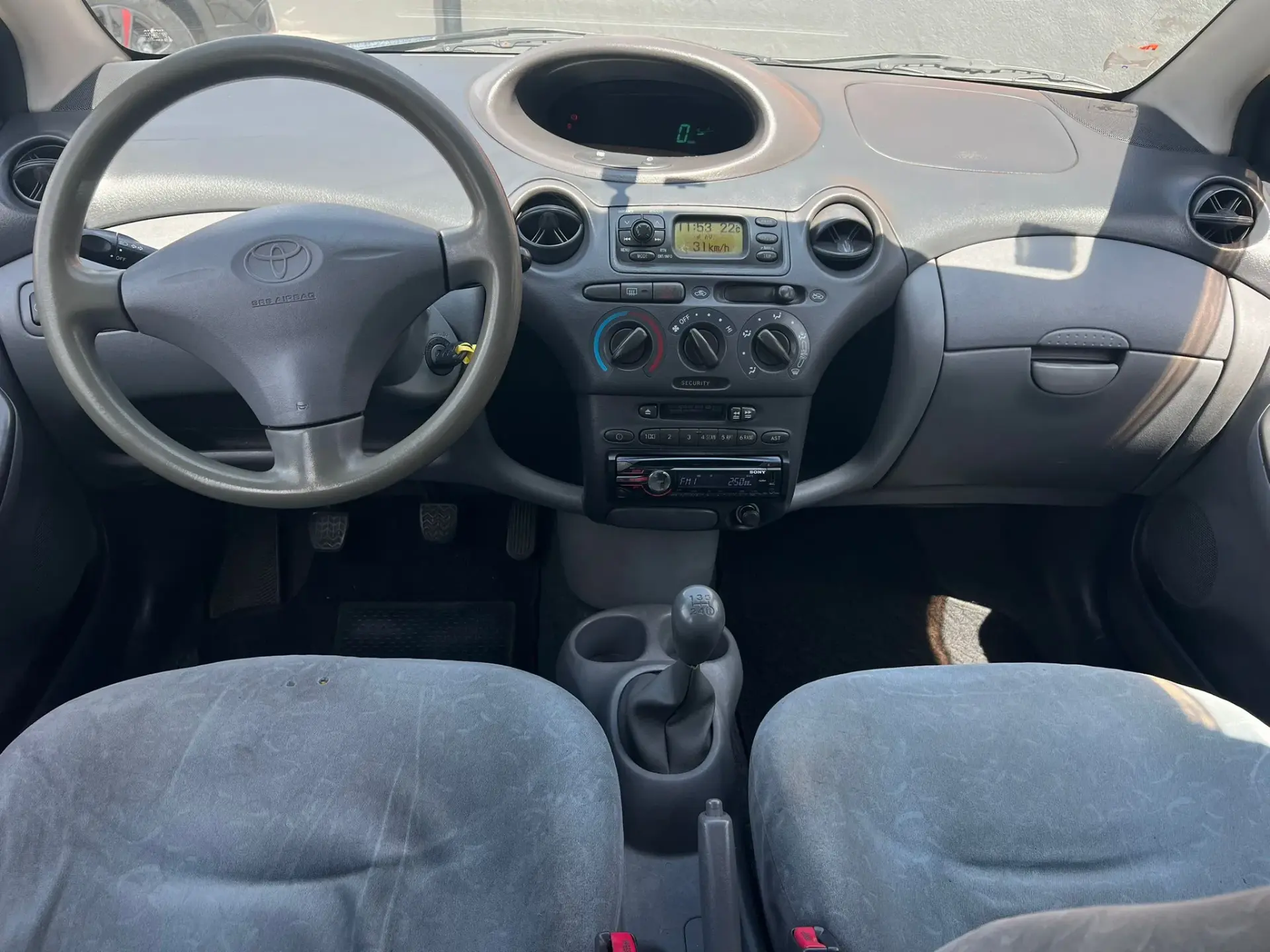 Toyota Yaris 1.0 Base C/Radio 10