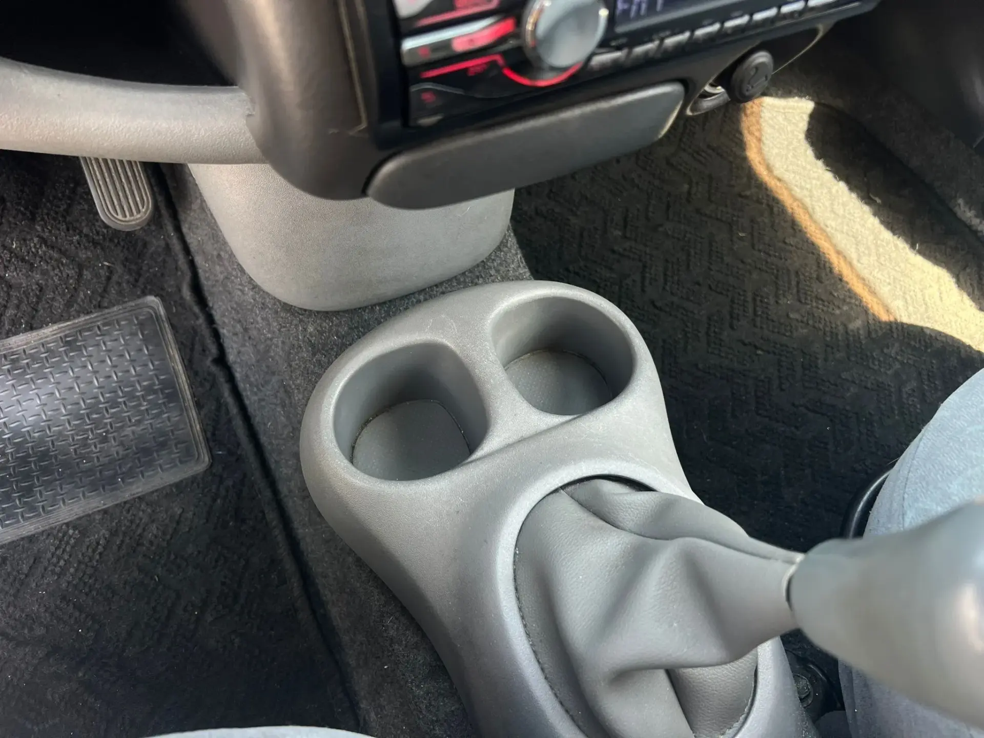 Toyota Yaris 1.0 Base C/Radio 11