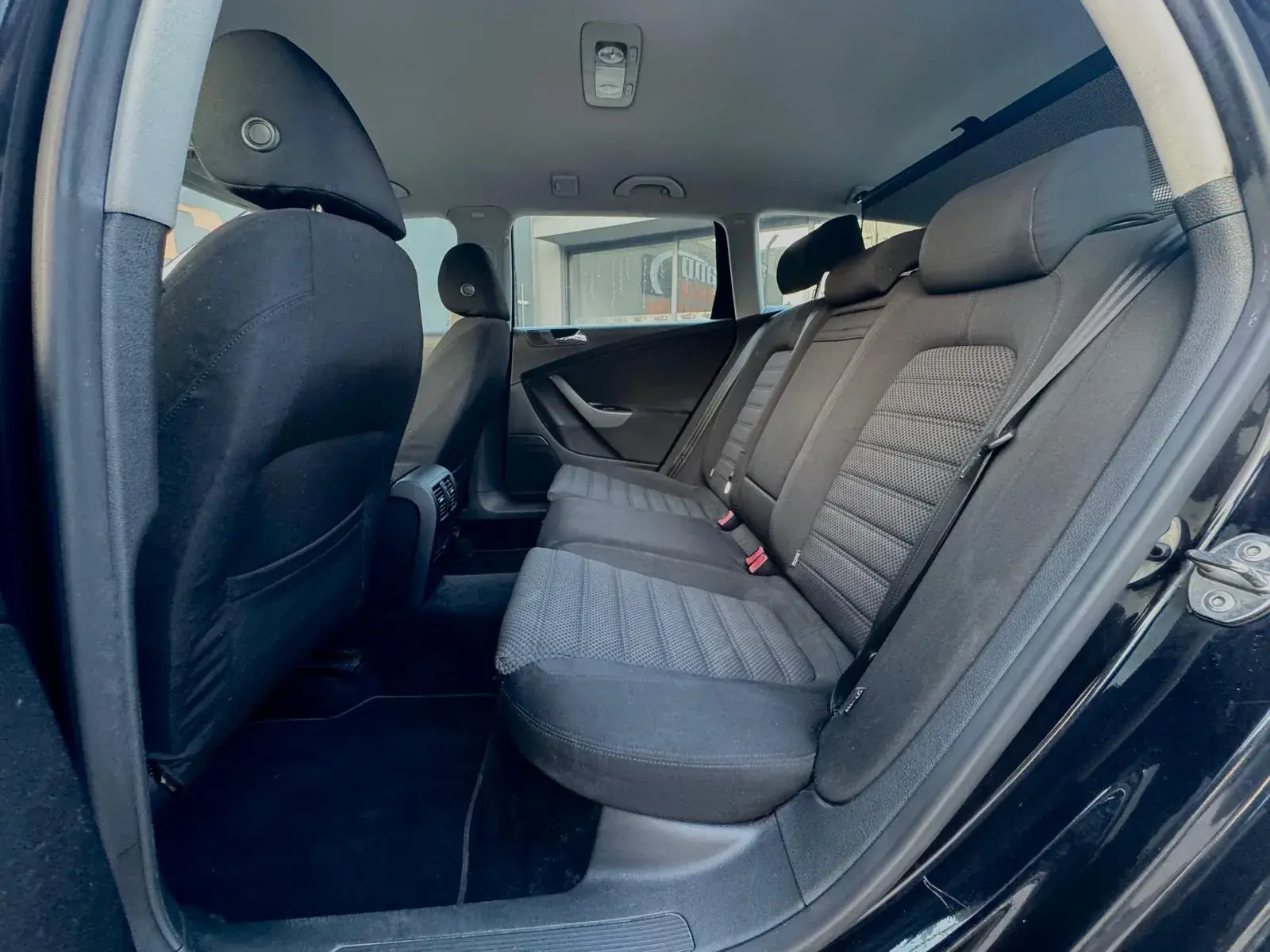 Volkswagen Passat 2.0 TDi Sport 9