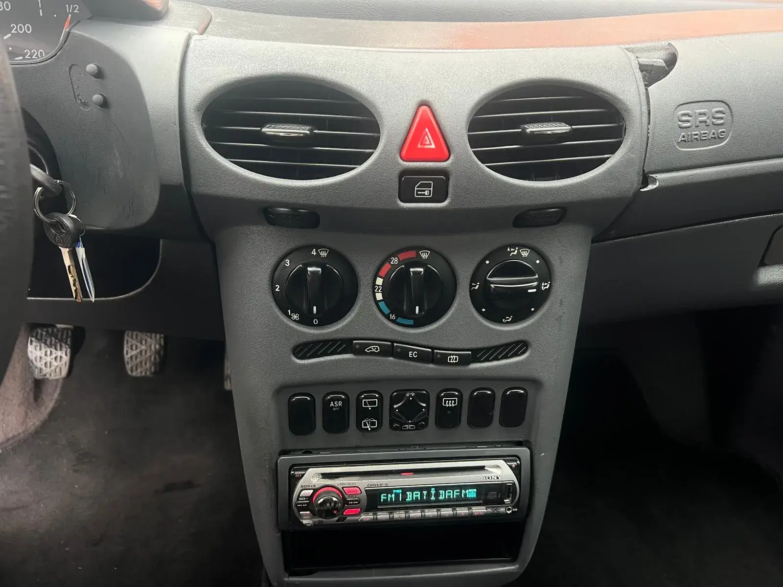 Mercedes-Benz A 140 Classic 11