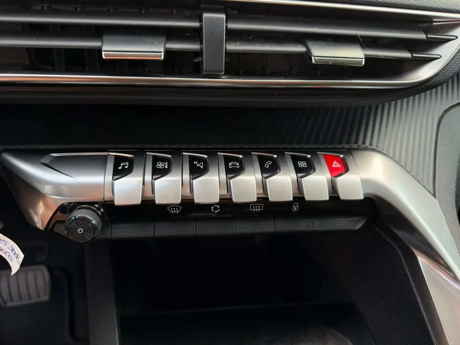 Peugeot 3008 1.5 BlueHDi Allure EAT8 16
