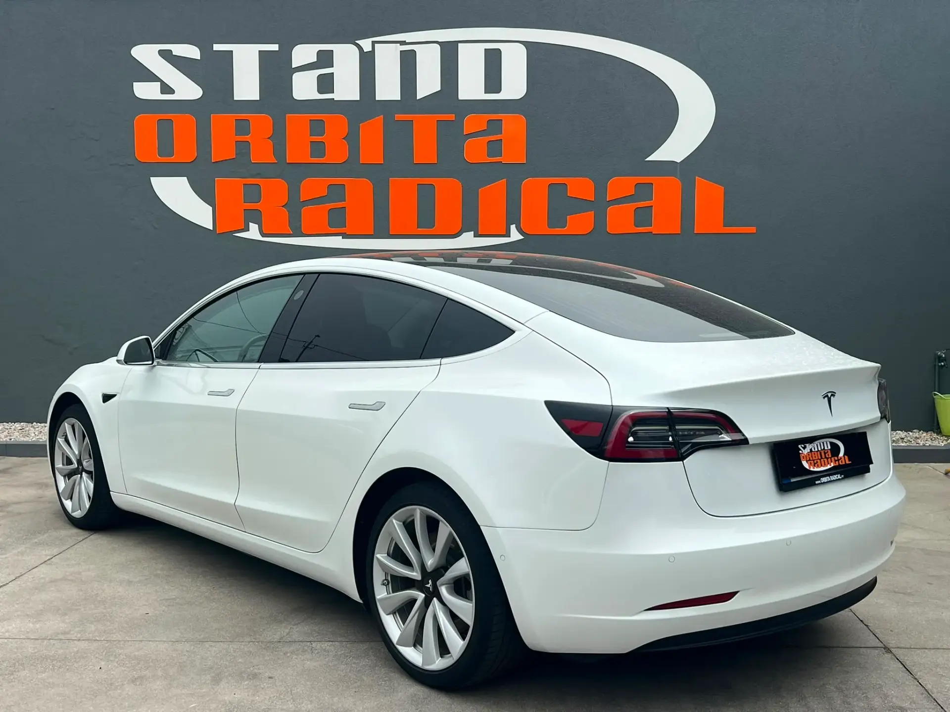 Tesla Model 3 Standard RWD Plus 2
