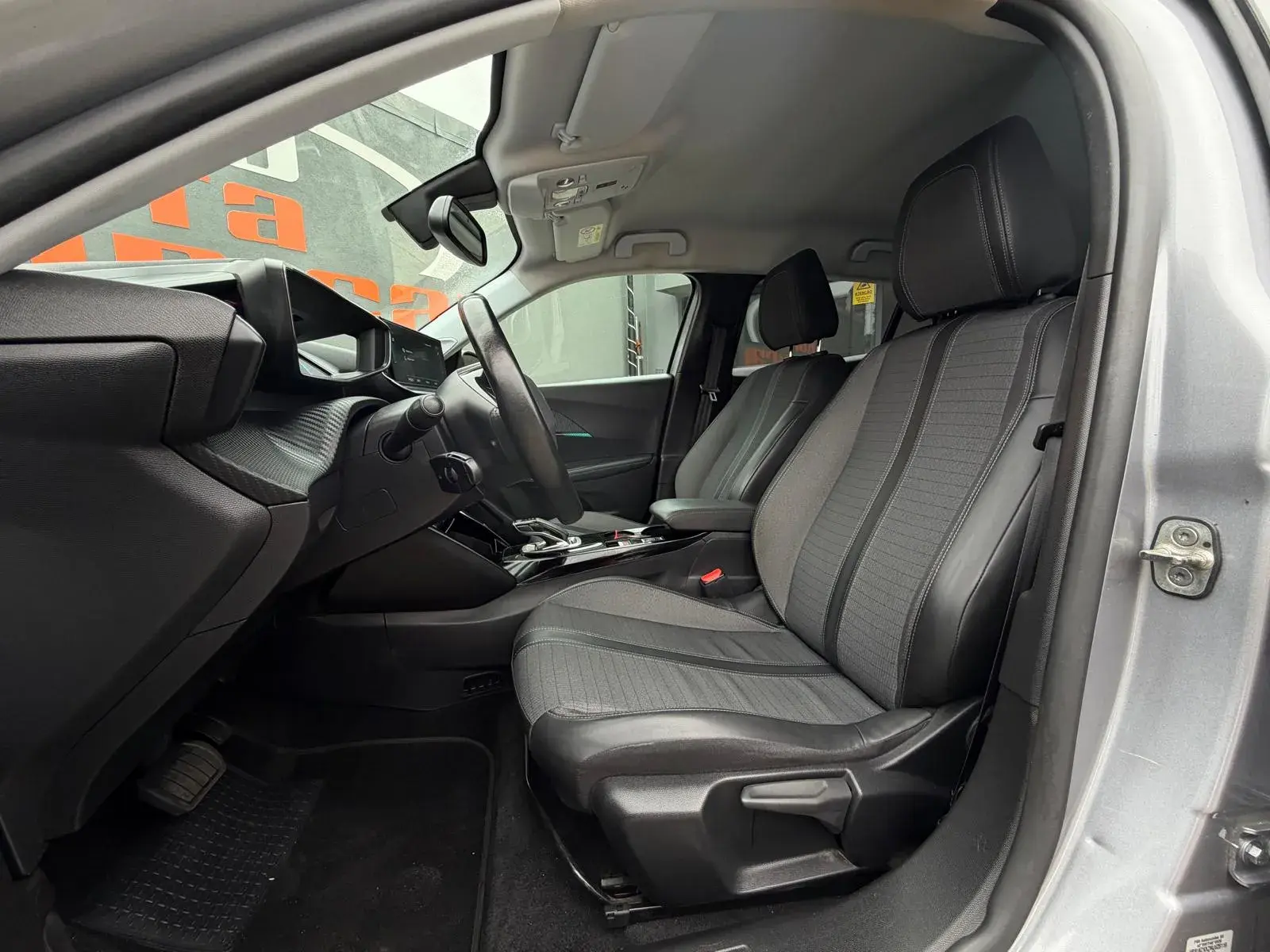 Peugeot e-2008 50 kWh Allure 5