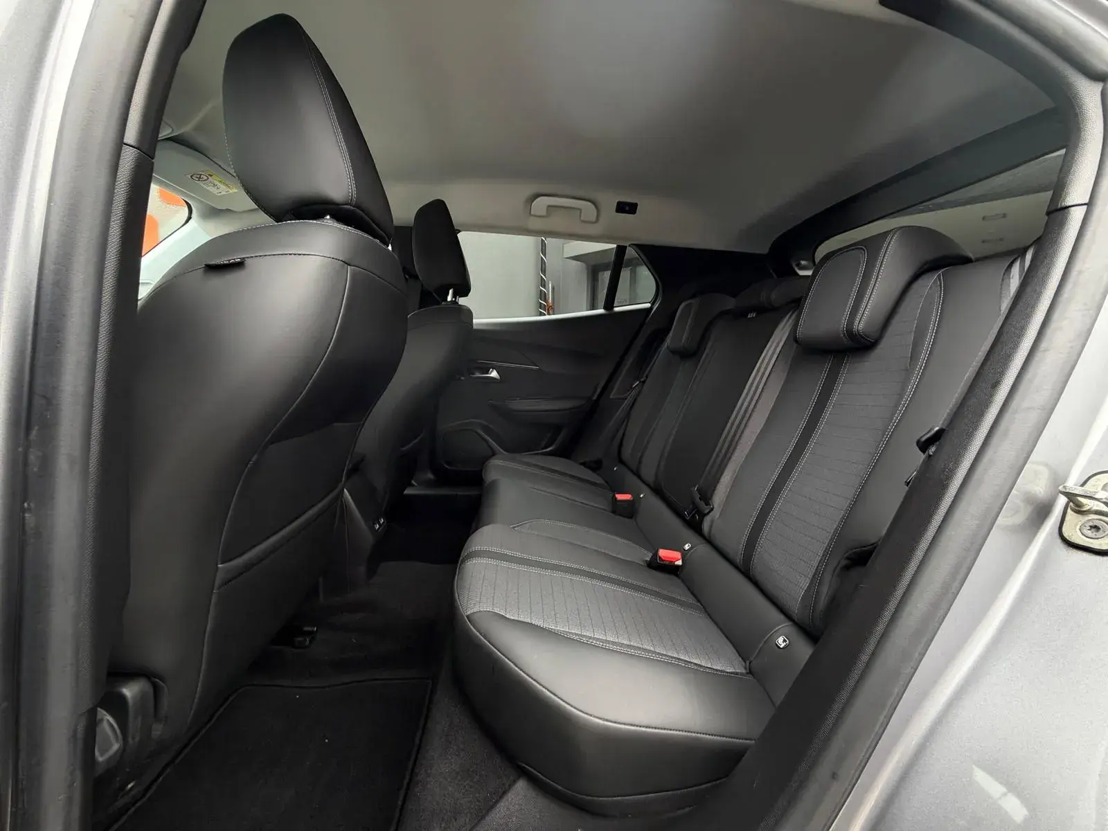 Peugeot e-2008 50 kWh Allure 14