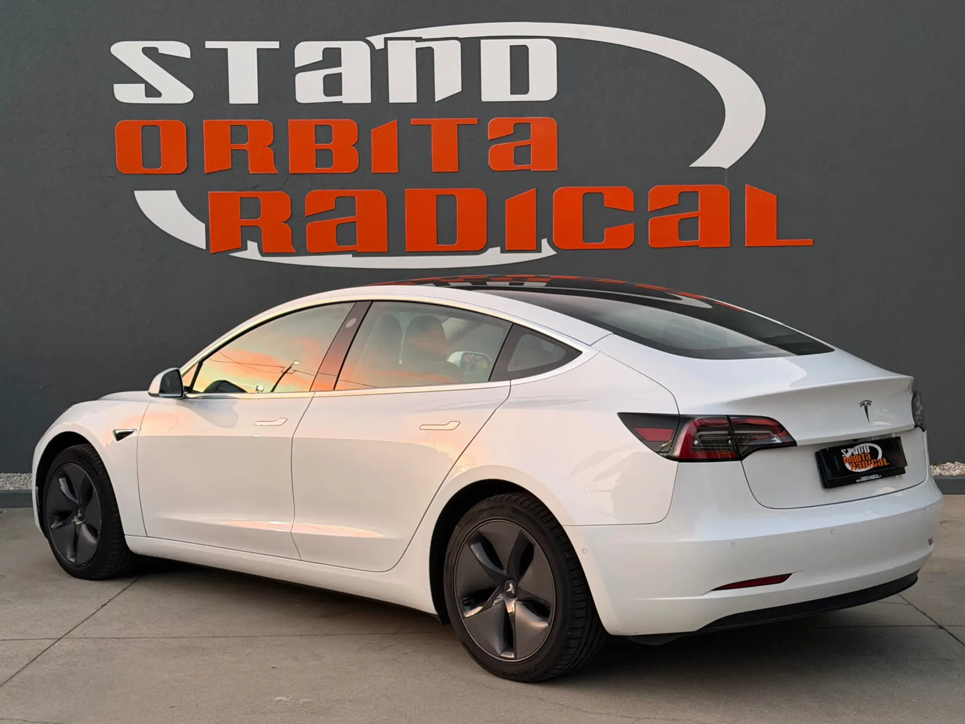 Tesla Model 3 Standard RWD Plus 2