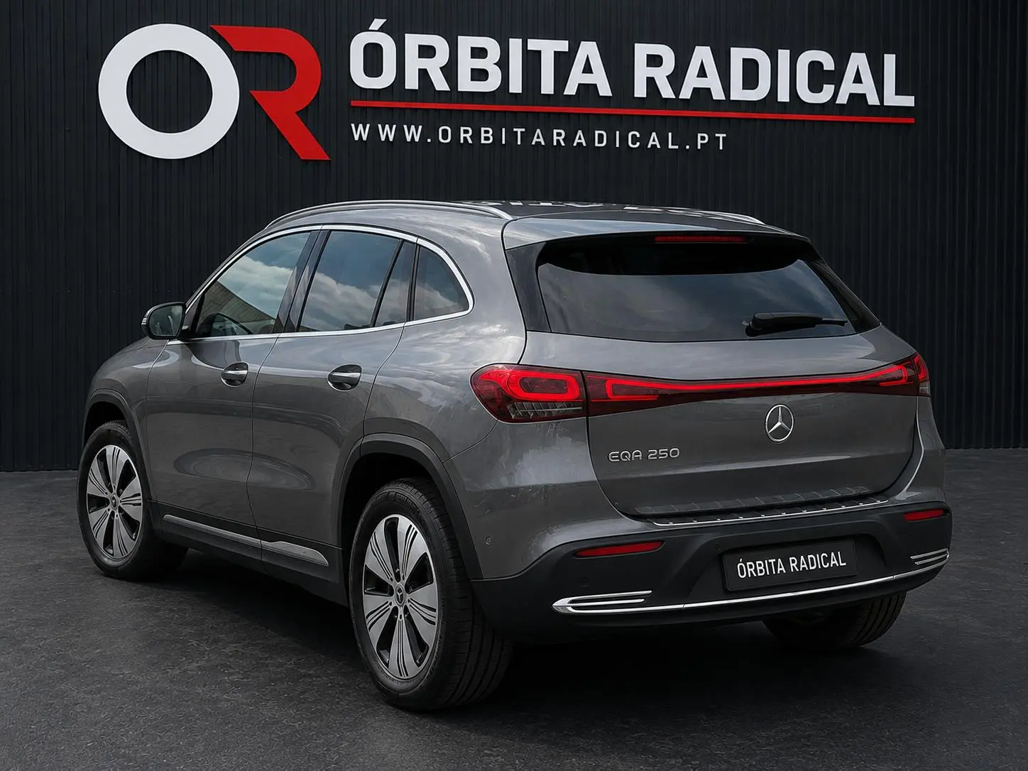 Mercedes-Benz EQA 250 Electric Art 2