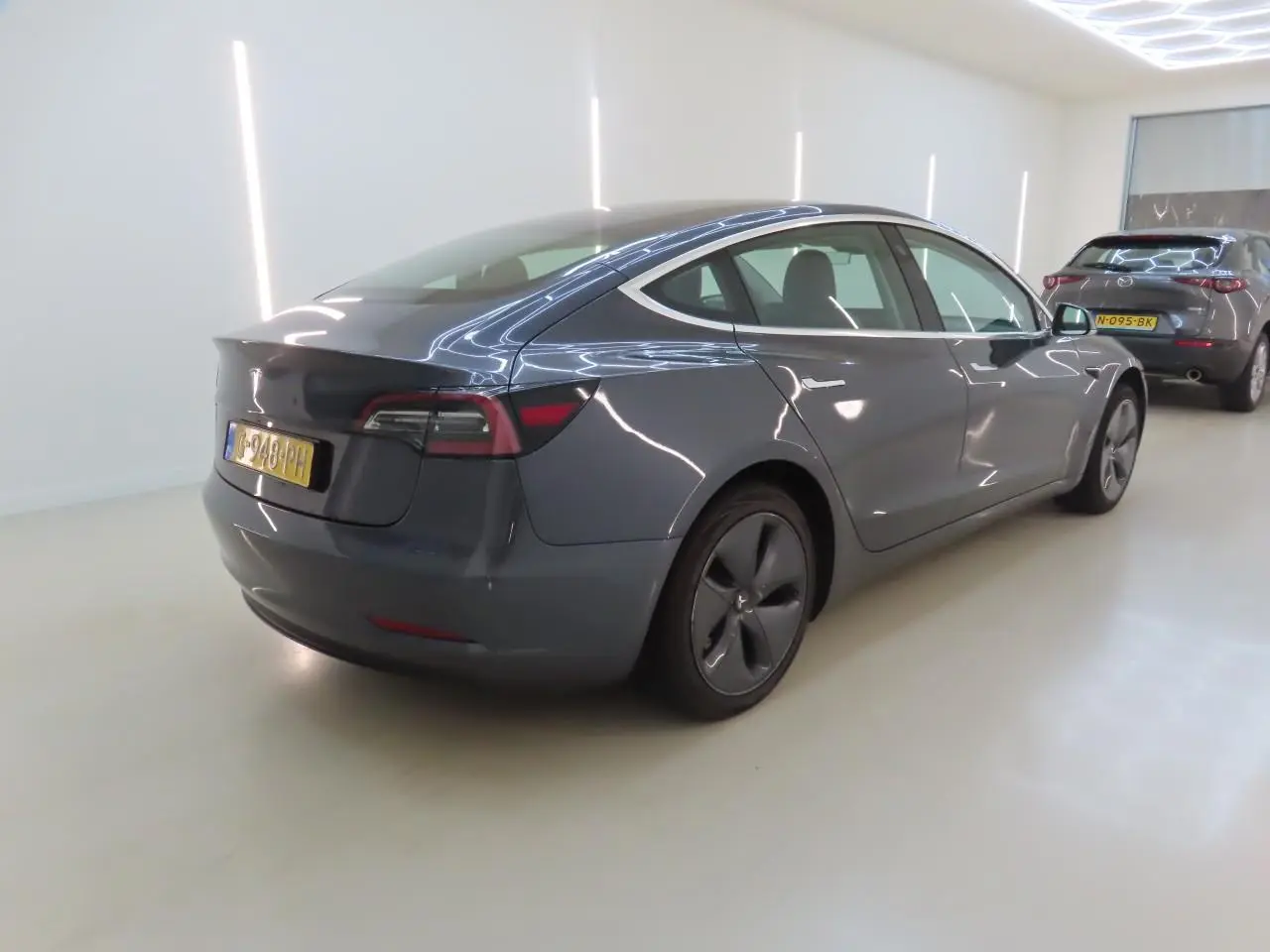 Tesla Model 3 Standard RWD Plus 2
