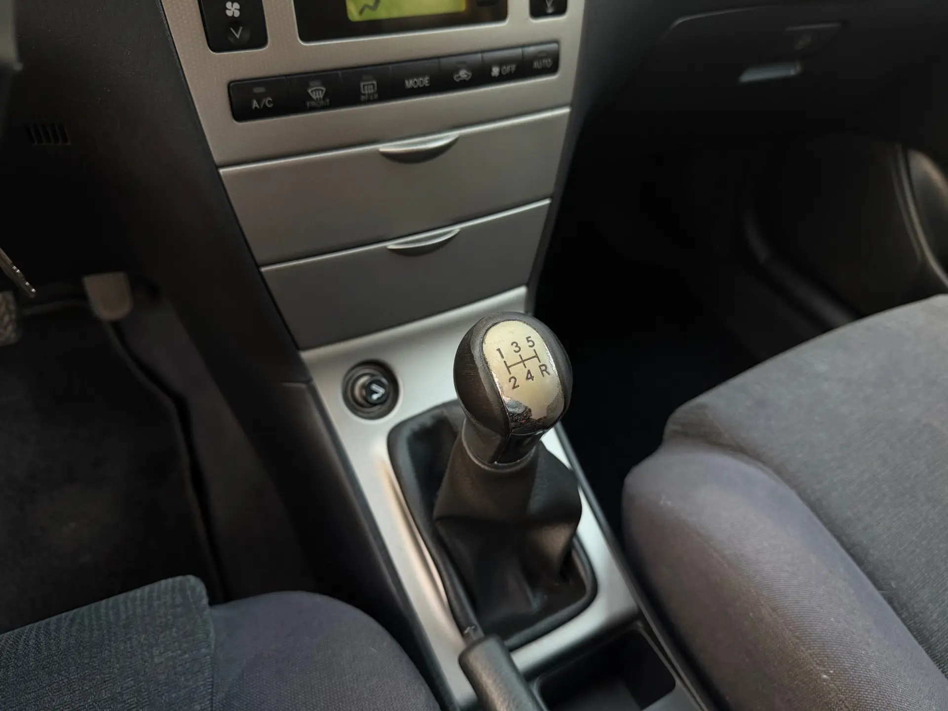 Toyota Corolla SW 1.4 VVT-i AC 13