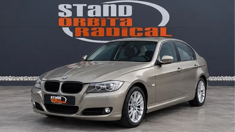 BMW 318 d Dynamic 1