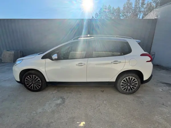 Peugeot 2008 1.2 pure tech 10