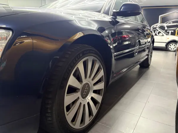 Audi A8 3.0 TDI V6 quattro Tiptronic 37