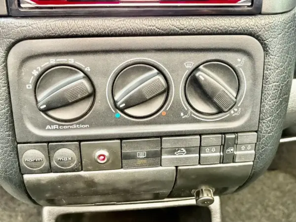 Volkswagen Golf Cabriolet 2.0 Avangard 12