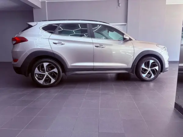 Hyundai Tucson 1.7 Crdi Premium DCT 140 Cv 38