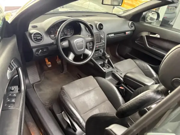 Audi A3 Cabrio 1.6 TDI (clean diesel) Attraction 25