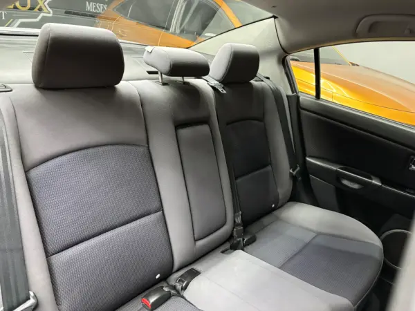 Mazda 3 Sedan MZ-CD 1.6 Exclusive Plus 9