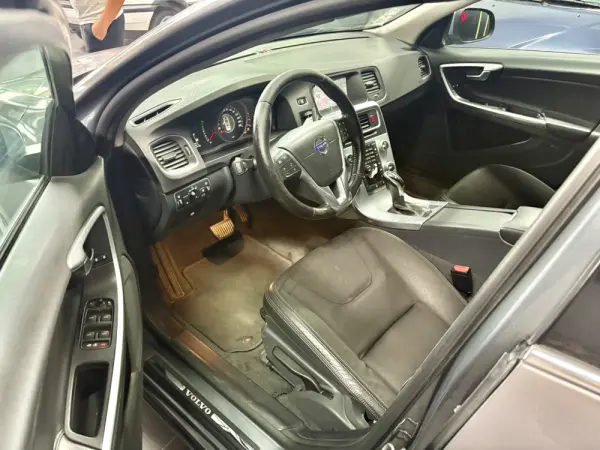 Volvo V60 2.0 D2 Summum Geartronic 5