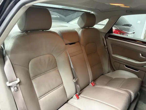 Audi A8 3.0 TDI V6 quattro Tiptronic 9