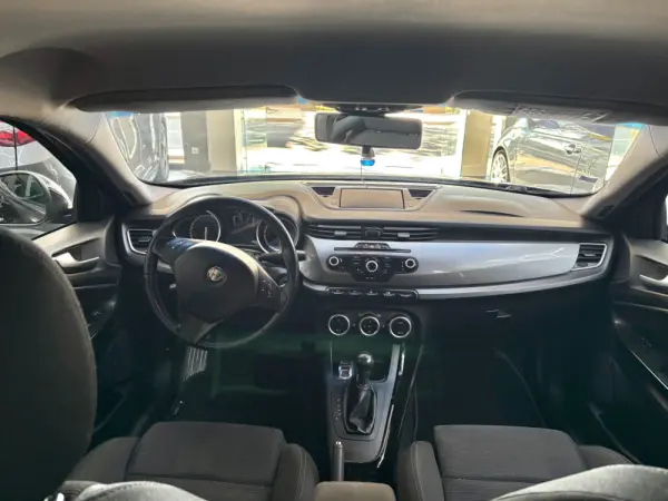 Alfa Romeo Giulietta 2.0 JTDm Distinctive TCT 17