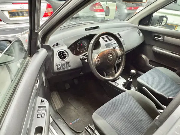 Suzuki Swift 1.3 DDiS Sport 5