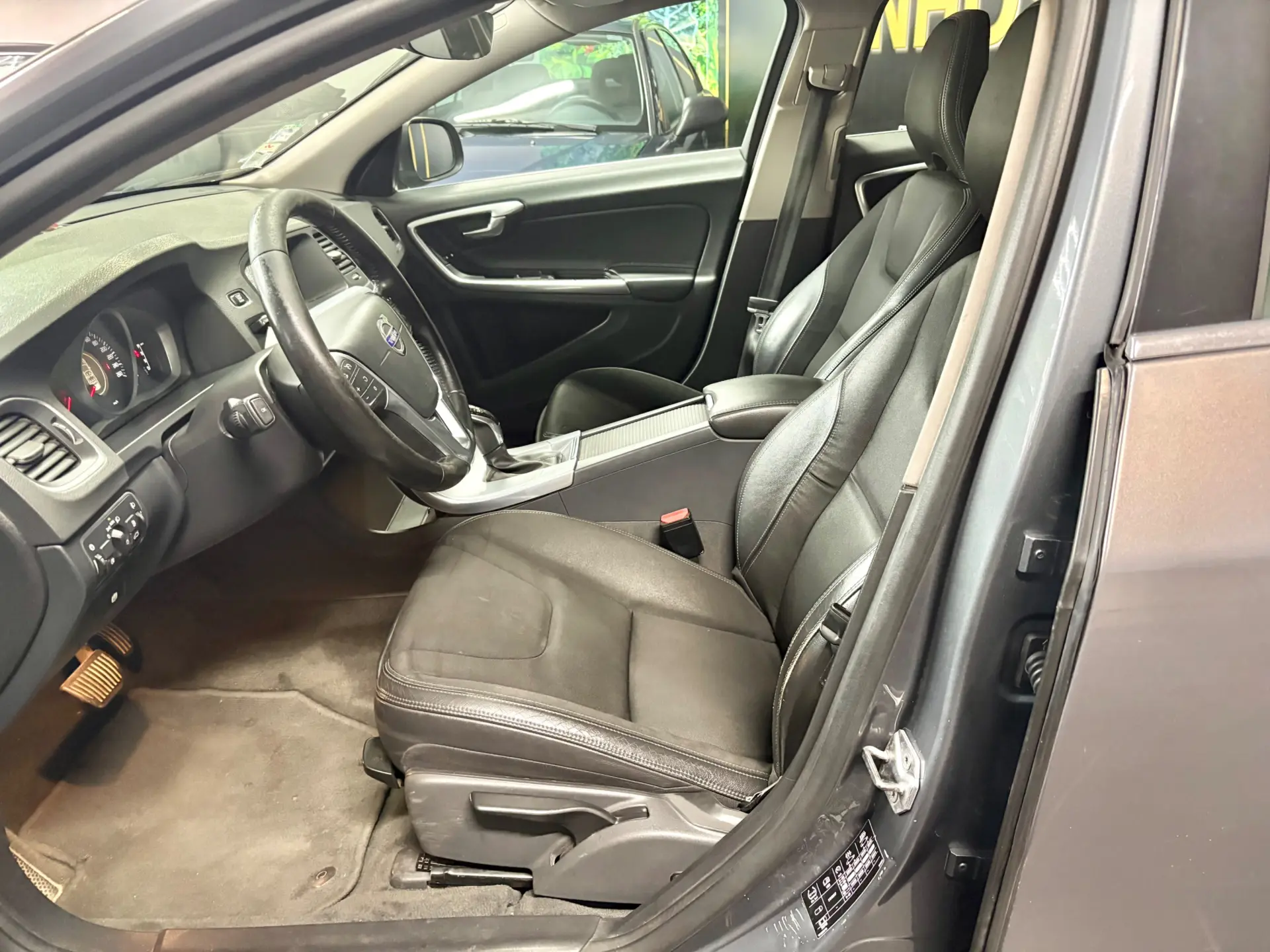 Volvo V60 2.0 D2 Summum Geartronic 6