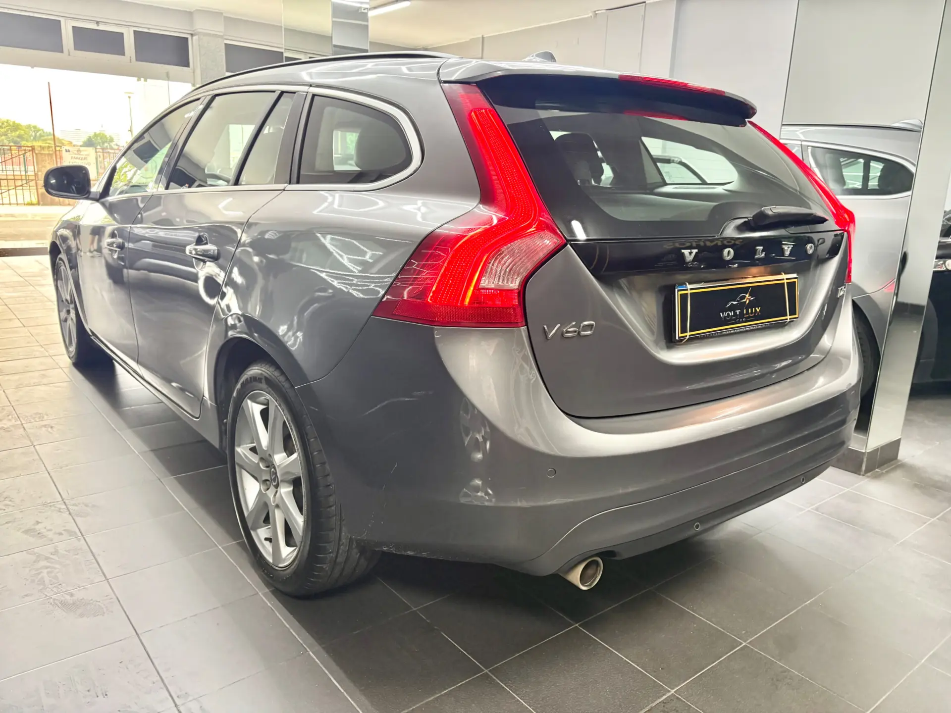 Volvo V60 2.0 D2 Summum Geartronic 4
