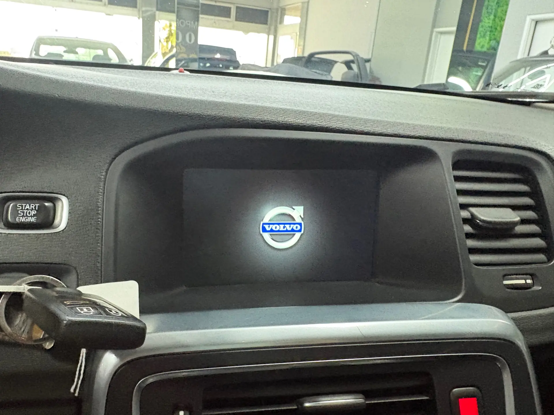 Volvo V60 2.0 D2 Summum Geartronic 28