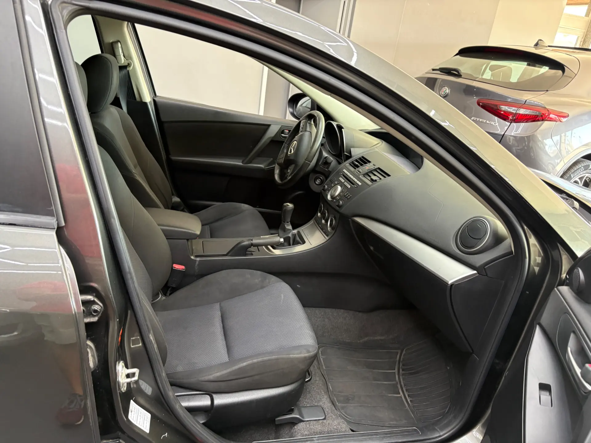 Mazda 3 Hatchback MZ-CD 1.6 Sport 8