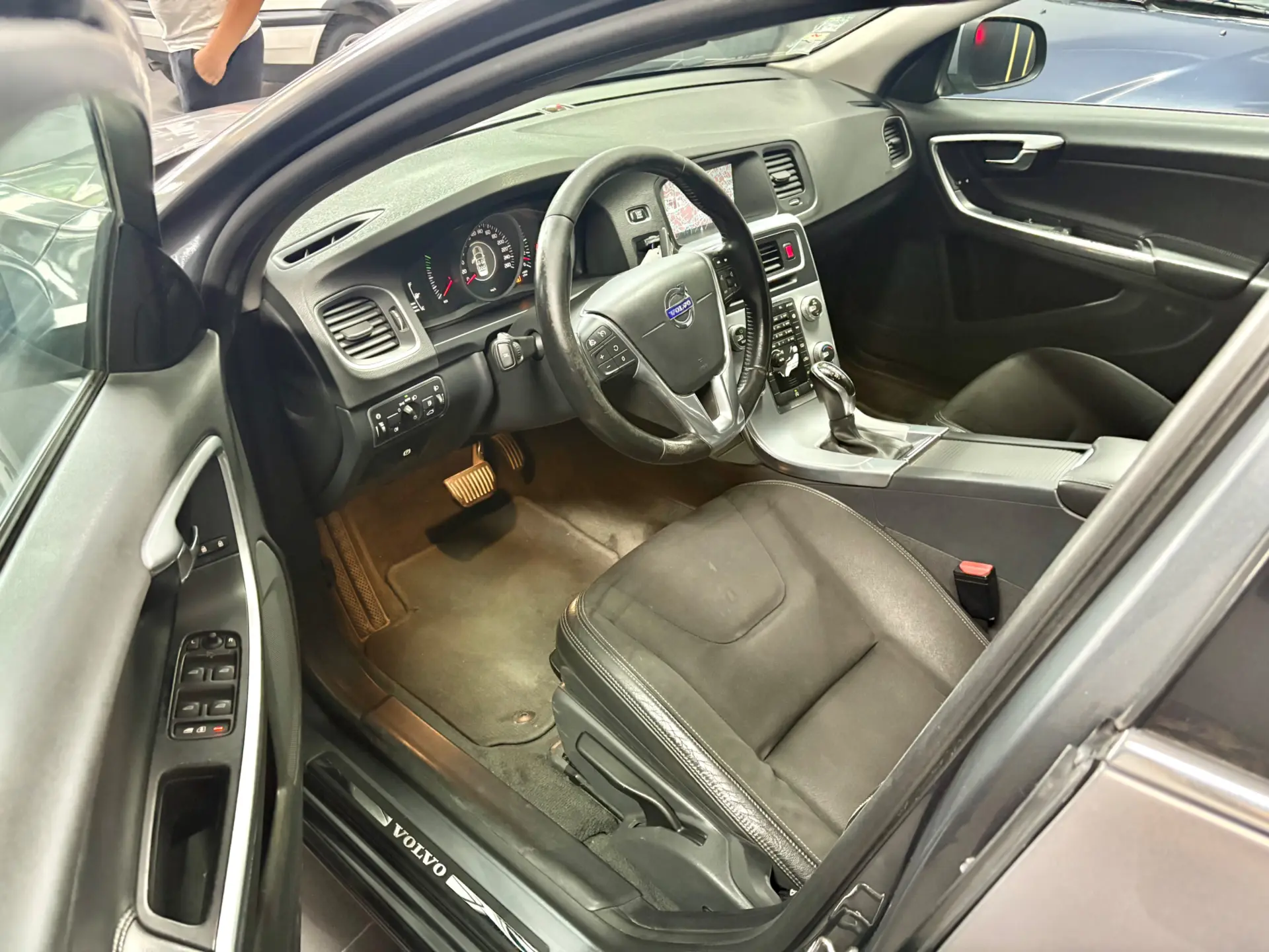 Volvo V60 2.0 D2 Summum Geartronic 5