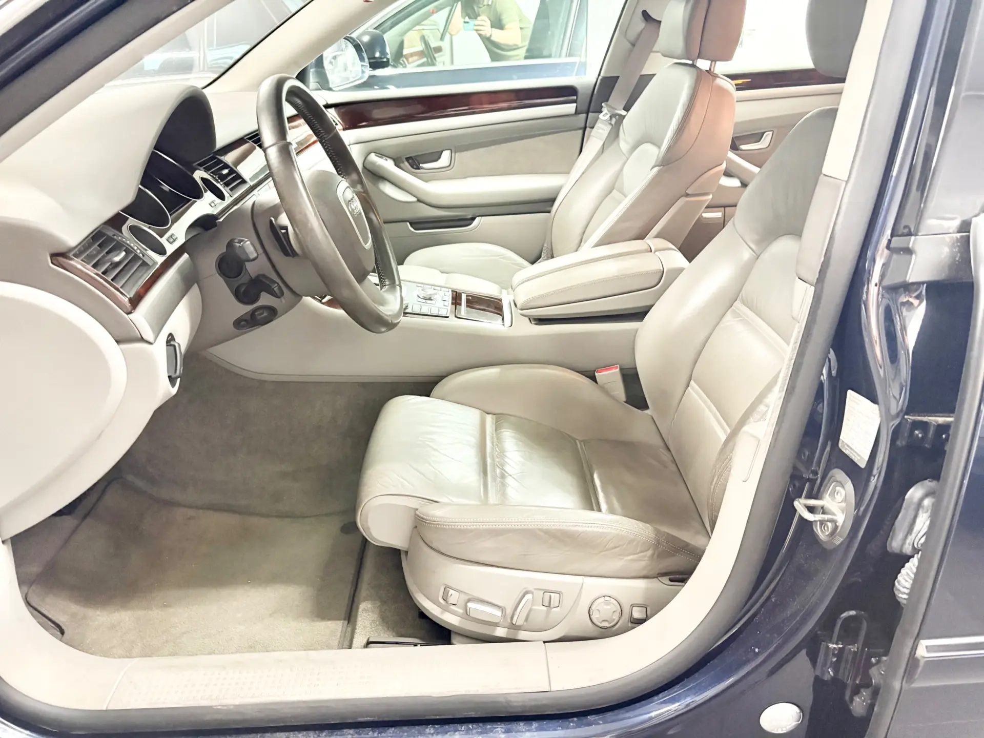 Audi A8 3.0 TDI V6 quattro Tiptronic 4