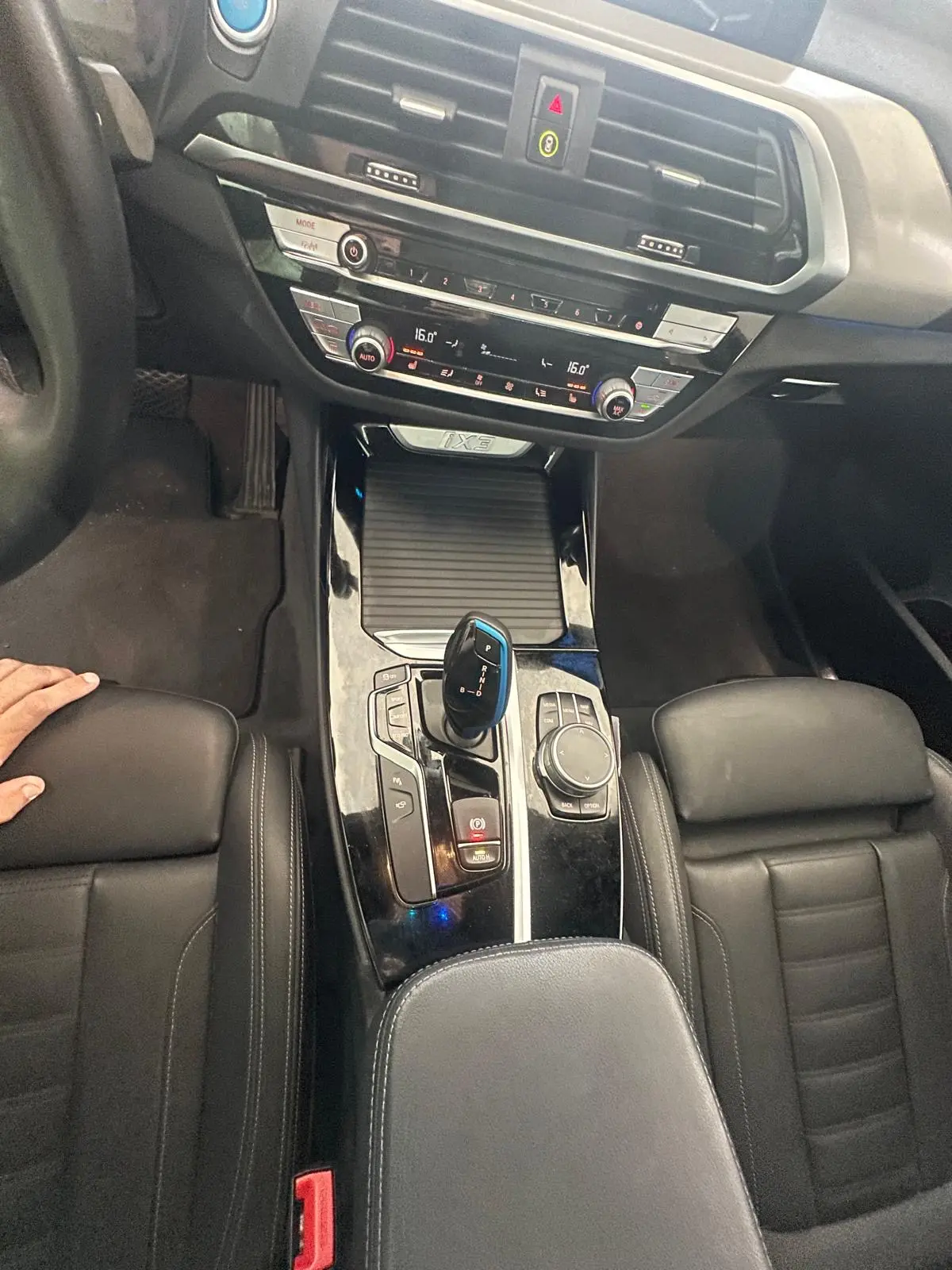 BMW iX3 M Sport Impressive 11