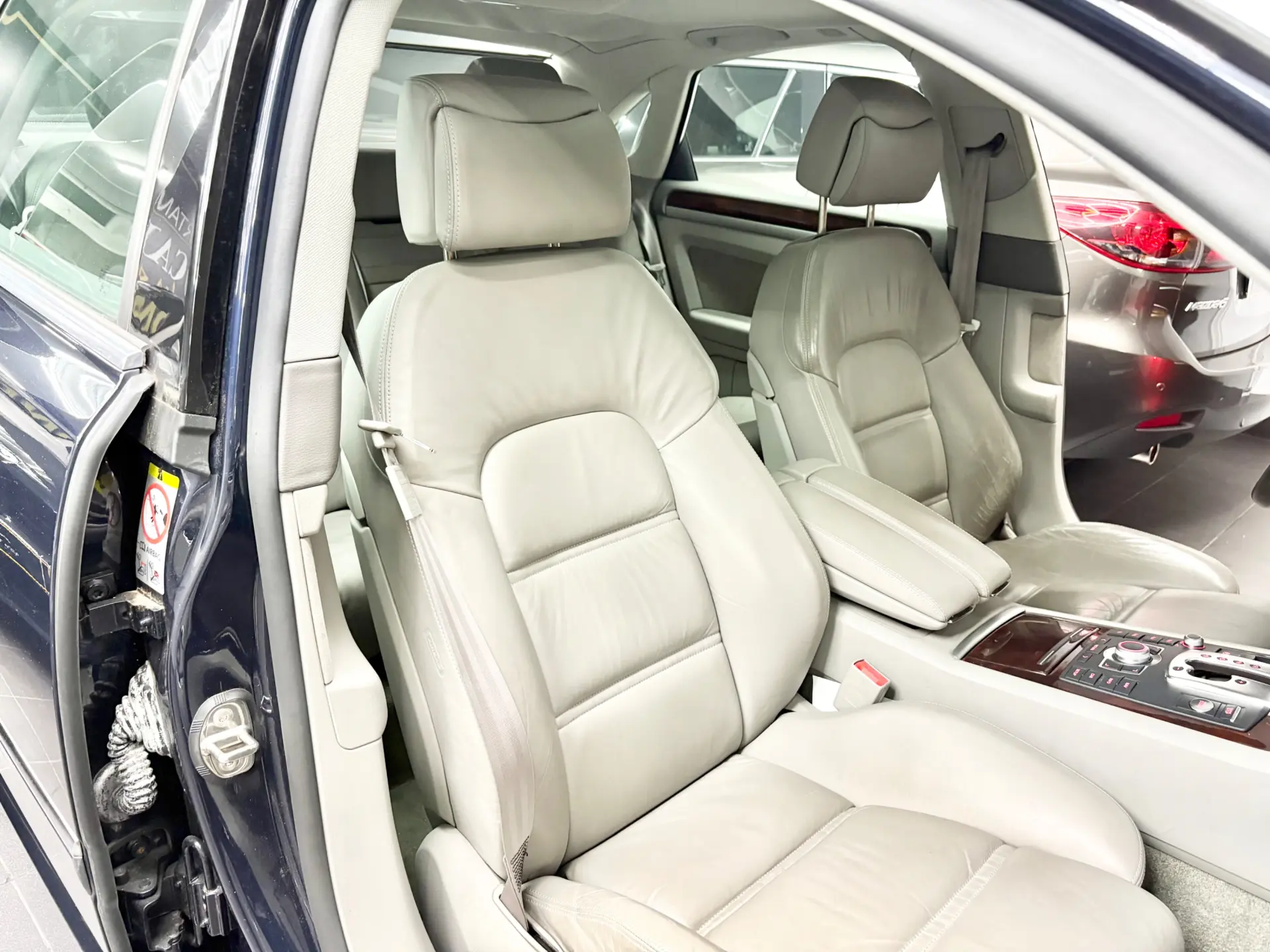 Audi A8 3.0 TDI V6 quattro Tiptronic 10