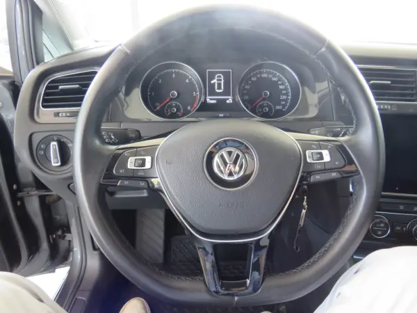 Volkswagen Golf 1.6 TDI Confortline 23