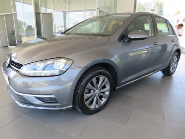 Volkswagen Golf 1.6 TDI Confortline 9