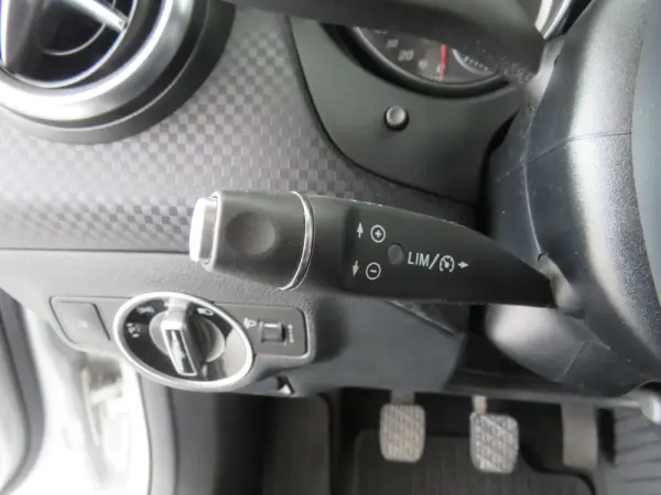 Mercedes-Benz A 180 D STYLE 20