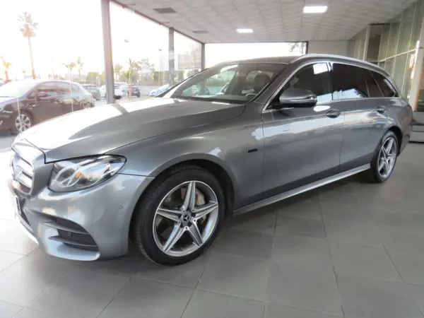 Mercedes-Benz E 300 de AMG Line 3