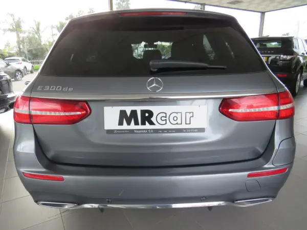 Mercedes-Benz E 300 de AMG Line 4