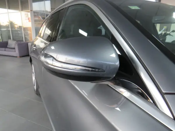 Mercedes-Benz E 300 de AMG Line 13