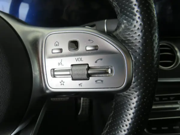 Mercedes-Benz E 300 de AMG Line 22